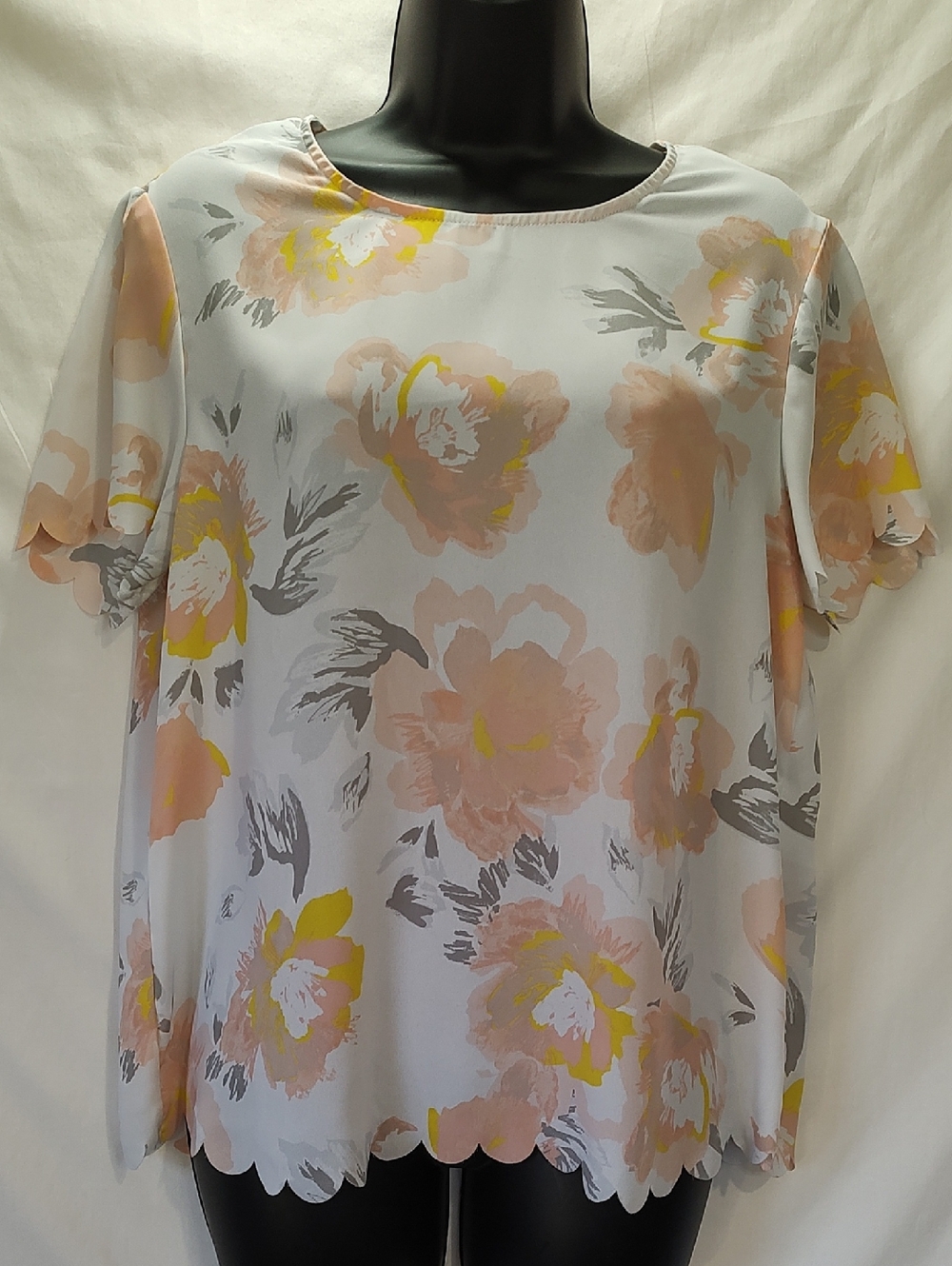 Banana Republic Floral Scallop Hem Blouse in White, Pink, Yellow